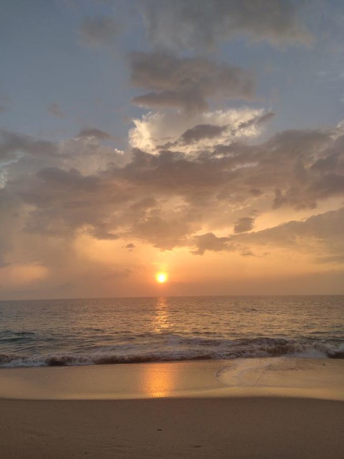 Rainbow Beach Hotel 希克杜沃 外观 照片