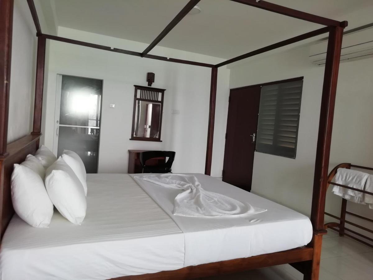 Rainbow Beach Hotel 希克杜沃 外观 照片